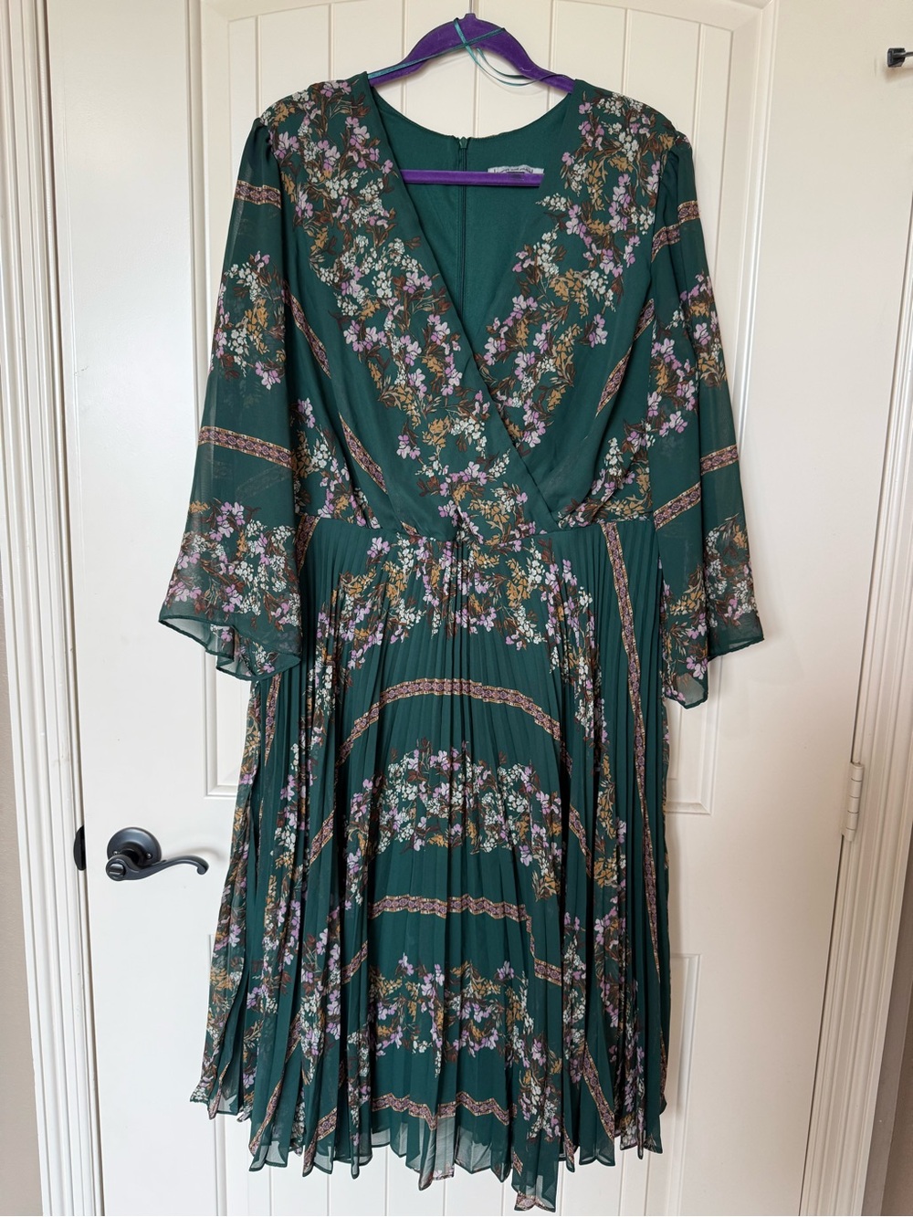 Elegant Green Floral Pleated Dress Size 18W